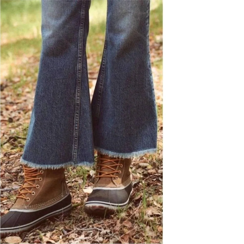 The GREAT. Kick Bell Jean Canopy Wash raw hem bell bottom cropped length sz 30